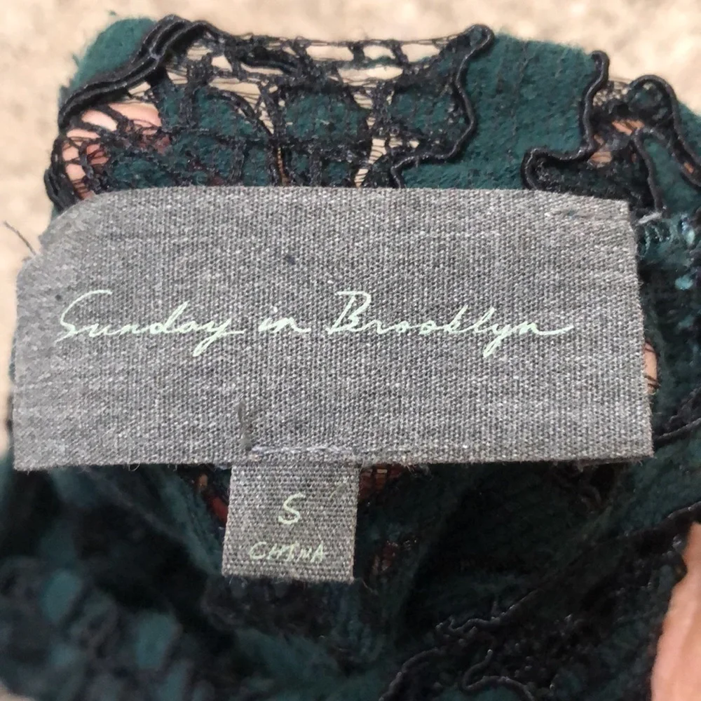 Anthropologie Sundays in Brooklyn Blouse Size Small Green Floral Lace